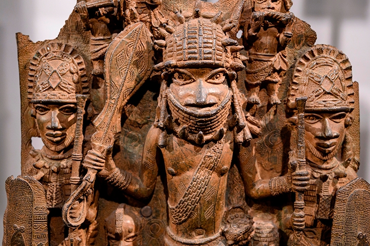 Bronzes de Benin finalmente retornam ao seu país de origem.