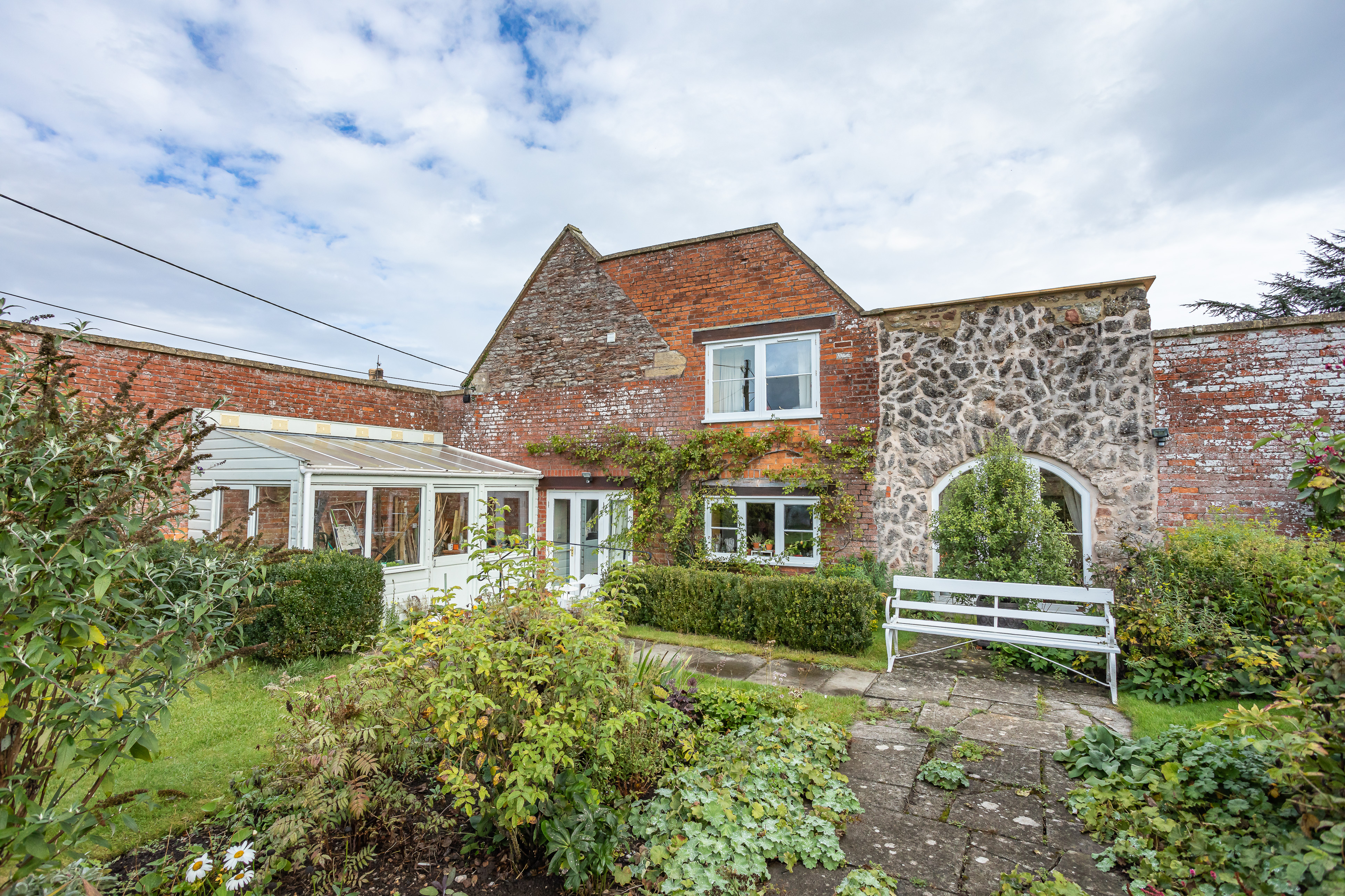 Coxley_House_GARDEN.jpg