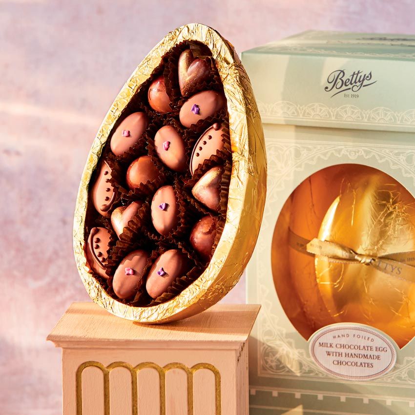 milk-chocolate-egg-with-handmade-chocolates-2000310_3.jpg