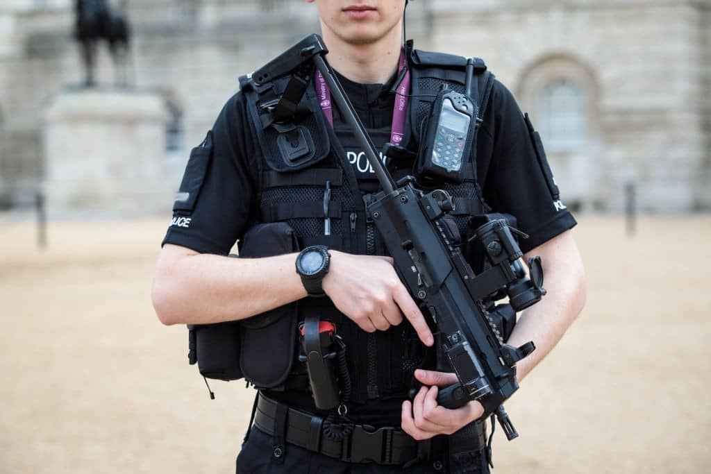 do uk police carry guns