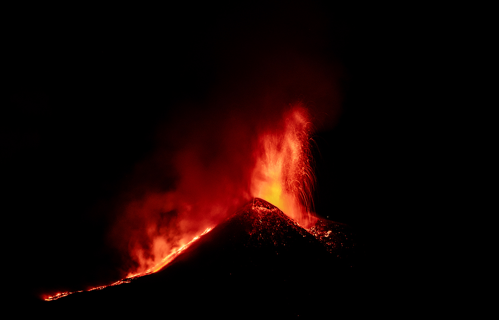 Mountains of Fire: The Menace, by Oppenheimer, Clive