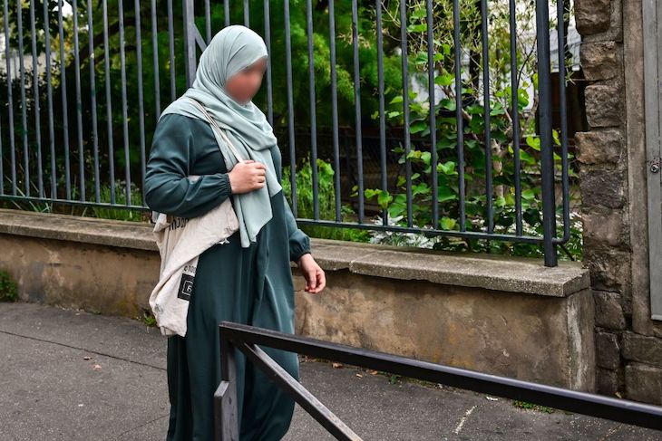 Photo of La vérité sur les réactions négatives suscitées par l’interdiction des écoles abaya en France