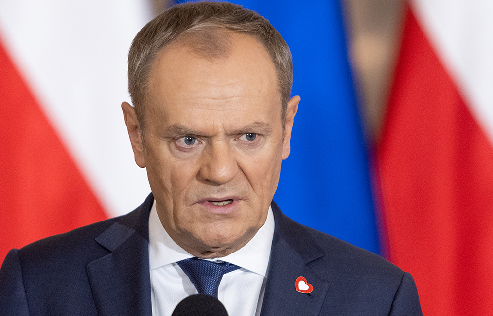 Donald Tusk wysyła policję w pościg za dziennikarzami