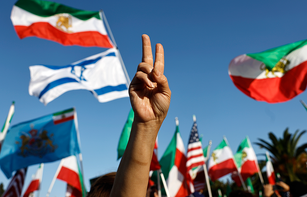 Come friendly bombs and fall on Iran