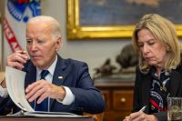 Joe Biden signing not with autopen (Getty)
